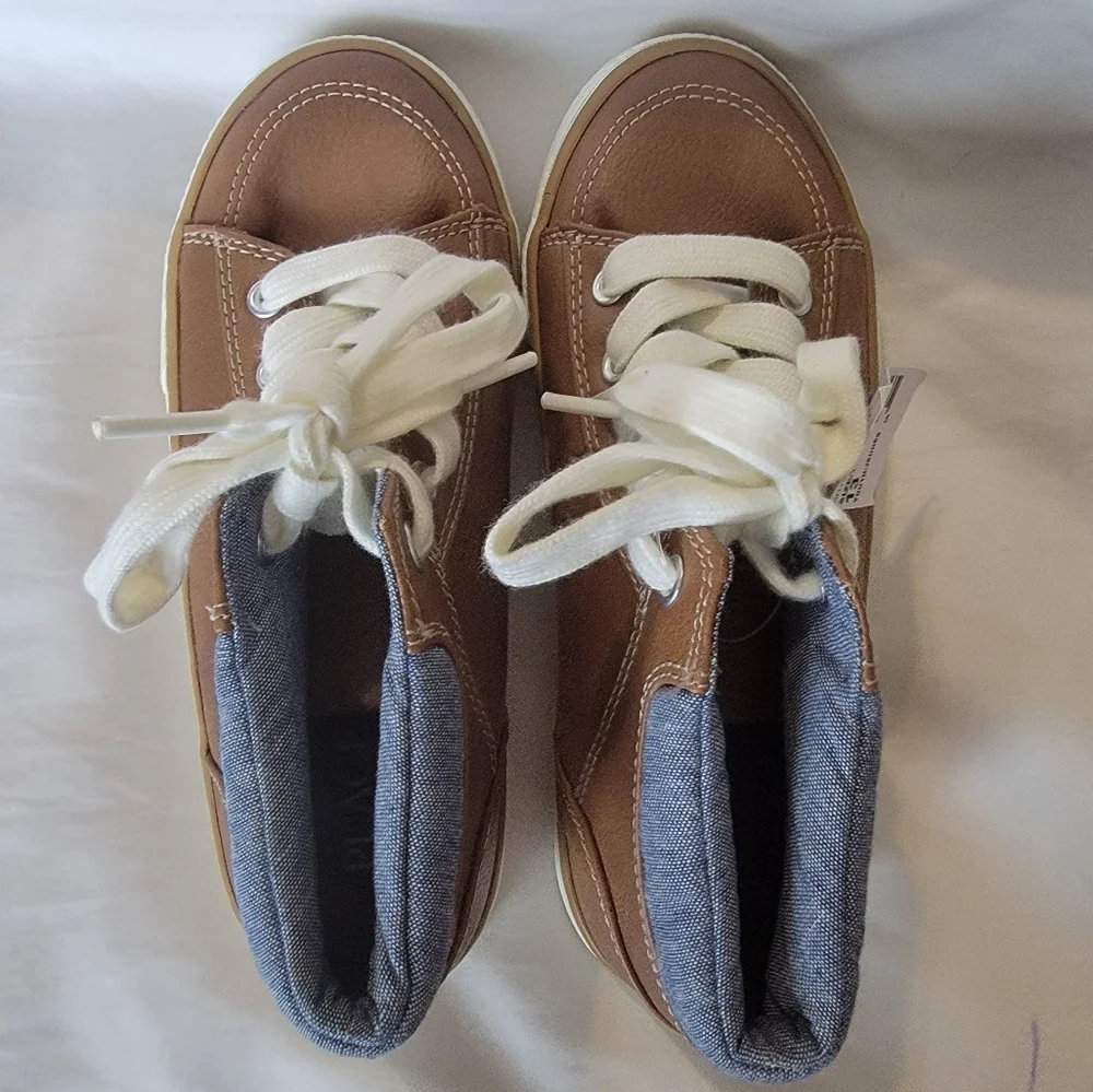 NWT The Children's place boys colorblock hi top sneakers, youth 13, tan